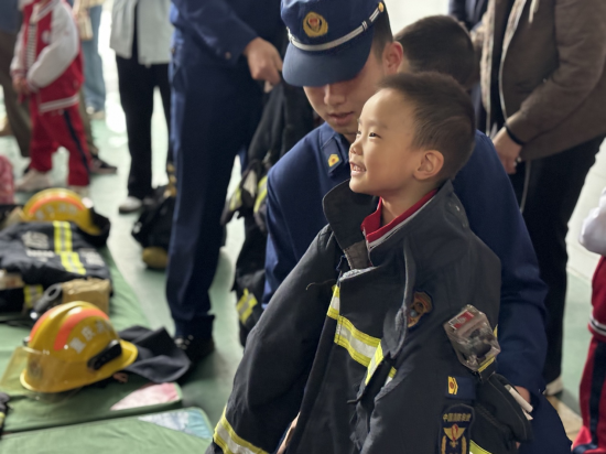 ͼΪС鴩װϴ׶԰ ͼ