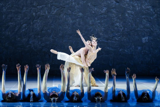 图为《水月洛神》演出场景。活动主办方供图 图为《水月洛神》演出场景。活动主办方供图