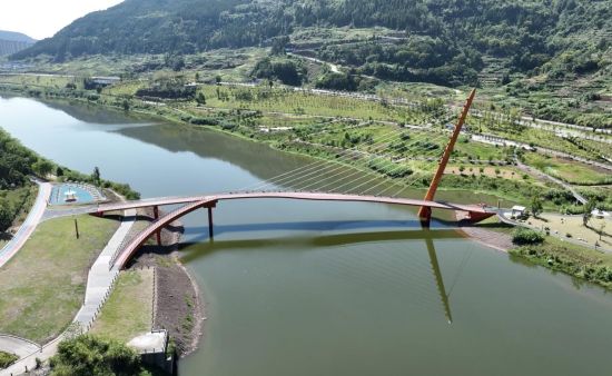 图为汉丰湖新貌。景区 供图 图为汉丰湖新貌。景区 供图