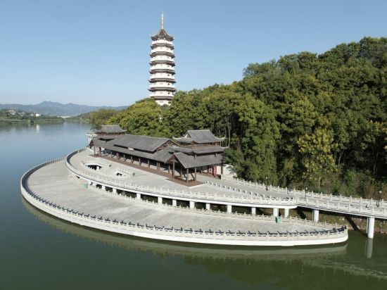 图为汉丰湖新貌。景区 供图 图为汉丰湖新貌。景区 供图