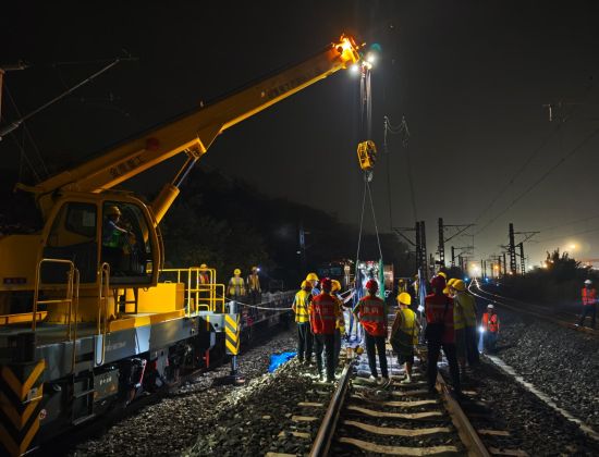 图为施工现场。 图为施工现场。