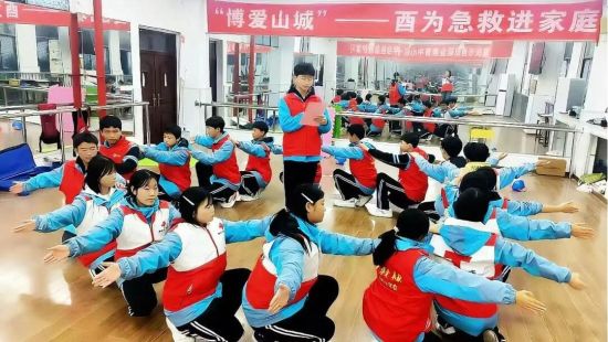 图为志愿服务小队开展活动。酉阳职业教育中心 供图 图为志愿服务小队开展活动。酉阳职业教育中心 供图