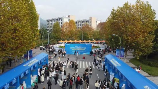 图为活动现场。重庆电视台《教育新视界》栏目 供图 图为活动现场。重庆电视台《教育新视界》栏目 供图