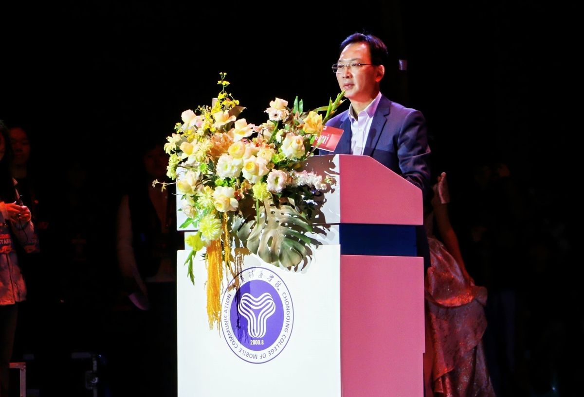 图为重庆移通学院校长吕翊致辞。重庆移通学院供图 图为重庆移通学院校长吕翊致辞。重庆移通学院供图