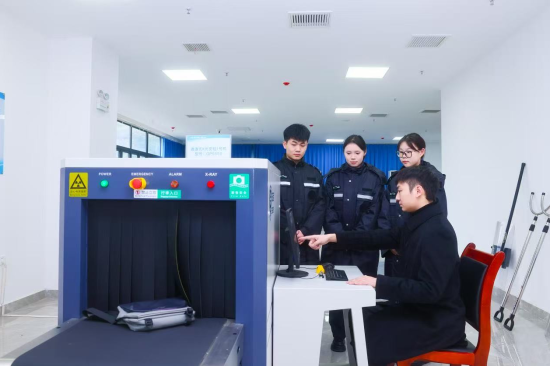 图为安检人员参与培训。 通邑公司供图 图为安检人员参与培训。 通邑公司供图