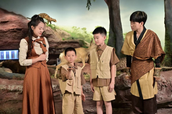 图为《时空档案:自然科学小侦探4》录制现场。重庆自然博物馆供图 图为《时空档案:自然科学小侦探4》录制现场。重庆自然博物馆供图