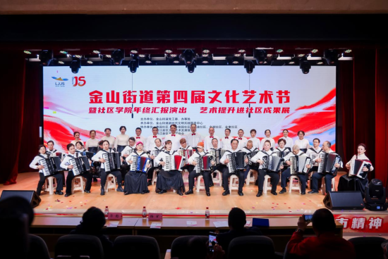 图为演出现场。陈鑫 摄 图为演出现场。陈鑫 摄