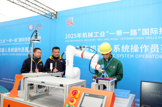 图为比赛现场。 重庆电视台《教育新视界》栏目供图 图为比赛现场。 重庆电视台《教育新视界》栏目供图