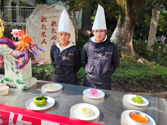 图为校园美食节现场。巫山职教中心 供图 图为校园美食节现场。巫山职教中心 供图