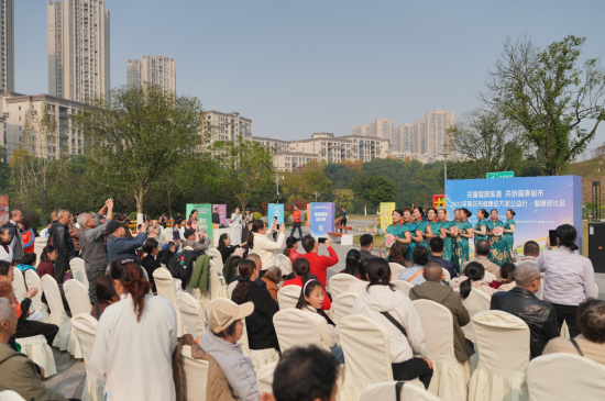 图为2025年重庆市健康进万家公益行·健康进社区”活动现场。 安利供图 图为2025年重庆市健康进万家公益行·健康进社区”活动现场。 安利供图