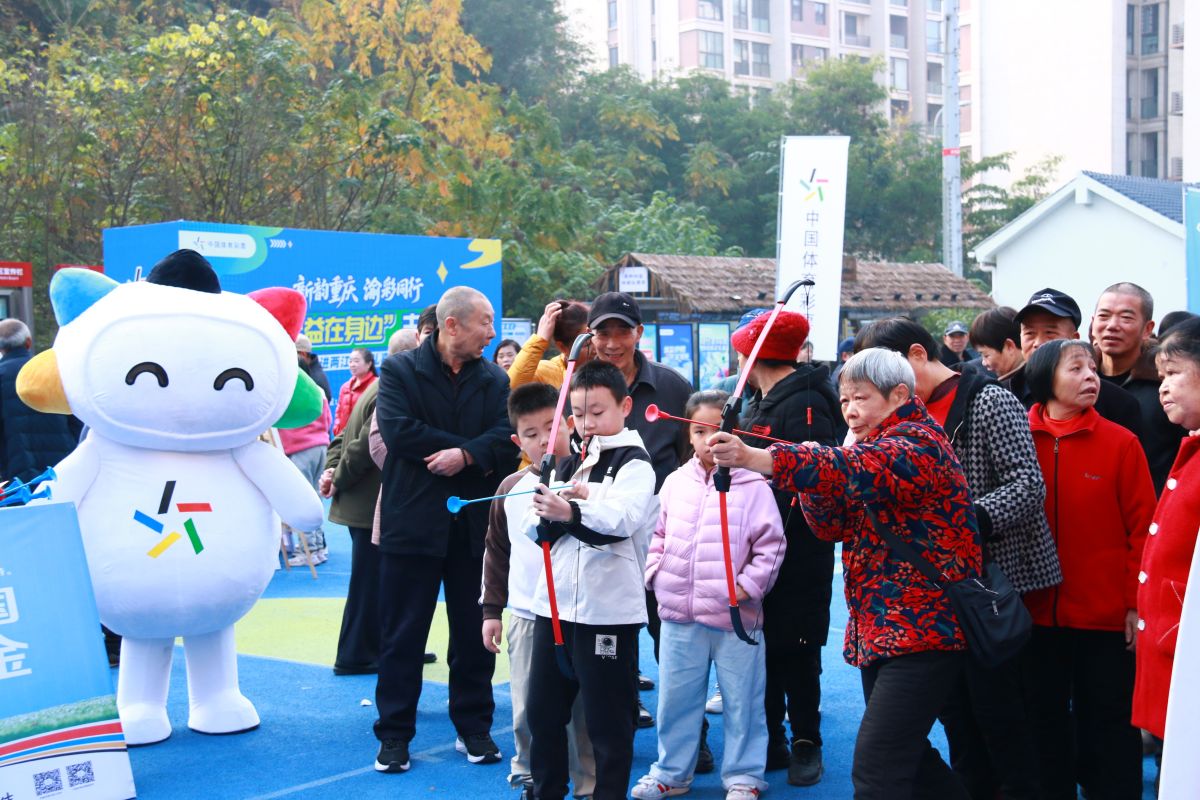 图为市民参与“超级神射手”挑战。活动主办方供图 图为市民参与“超级神射手”挑战。活动主办方供图