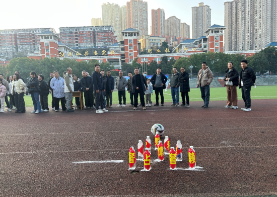 图为教职工运动会现场。巫山职教中心 供图 图为教职工运动会现场。巫山职教中心 供图