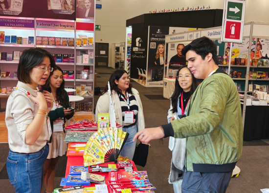 ͼΪ����Ʒ�鼮�⣬����չλ��չ����������ɫ�Ĵ���Ʒ�� ���������ų���� ��ͼ