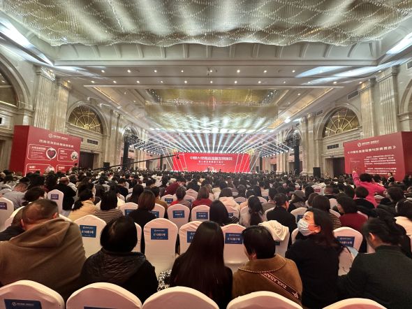 ͼΪ��ֳ������췽��ͼ