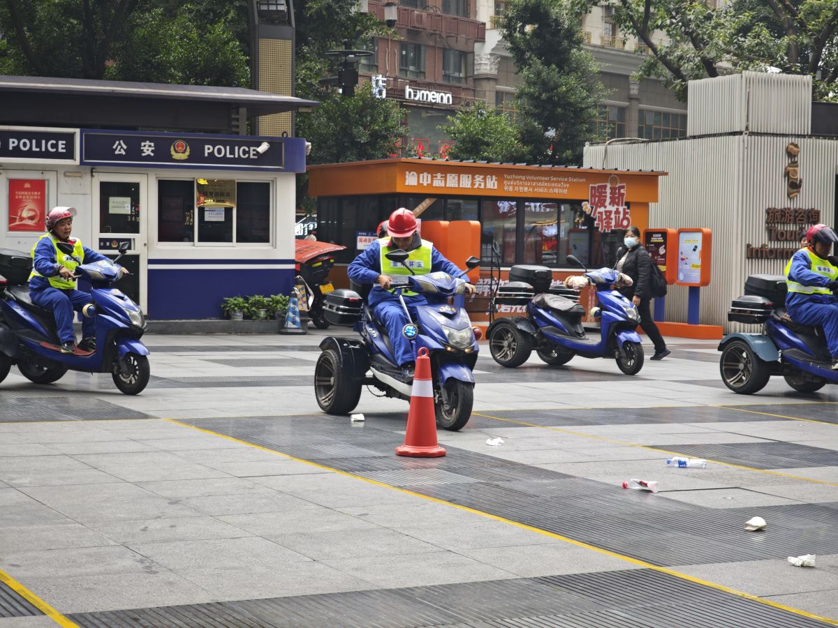 图为环卫技能竞赛。解放碑城市综合管理所供图 图为环卫技能竞赛。解放碑城市综合管理所供图