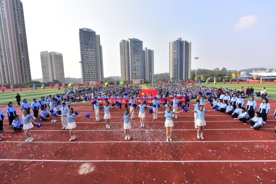 图为体育节开幕式。重庆电视台《教育新视界》栏目 供图 图为体育节开幕式。重庆电视台《教育新视界》栏目 供图