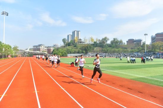 图为田径比赛现场。重庆电视台《教育新视界》栏目 供图 图为田径比赛现场。重庆电视台《教育新视界》栏目 供图