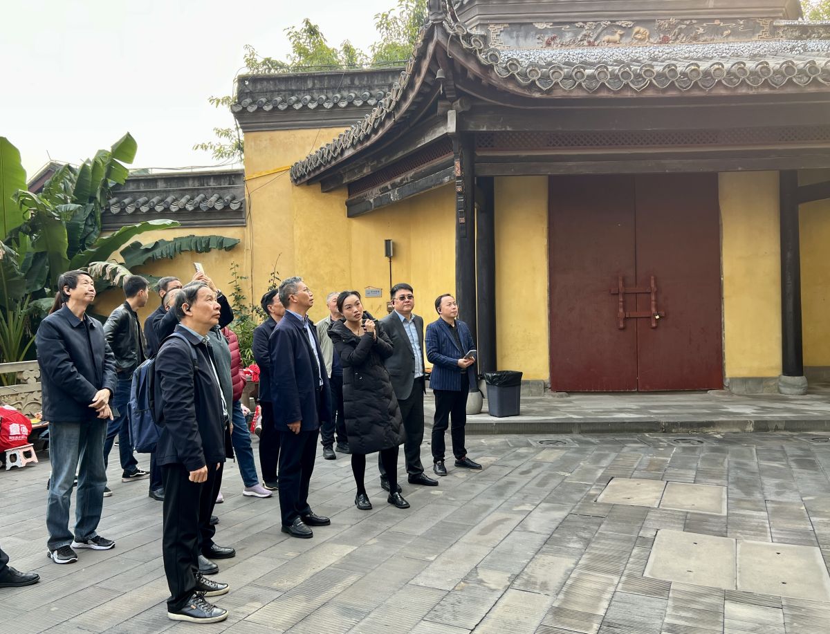 图为闽西专家学者在重庆湖广会馆参观。钟旖 摄 图为闽西专家学者在重庆湖广会馆参观。钟旖 摄
