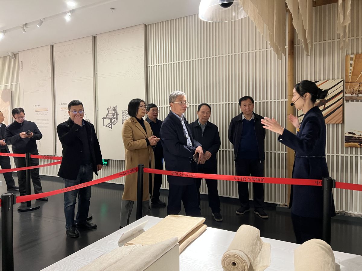 图为闽西专家学者在荣昌区考察。钟旖 摄 图为闽西专家学者在荣昌区考察。钟旖 摄