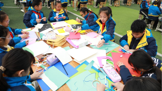 图为学生绘画创作。合川区高阳小学 供图 图为学生绘画创作。合川区高阳小学 供图