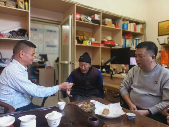 �ᶼ�ء�һί���ᡱ���ݹ���վũ������Ա��������ᶼ��ũ�񹤣��ռ�����