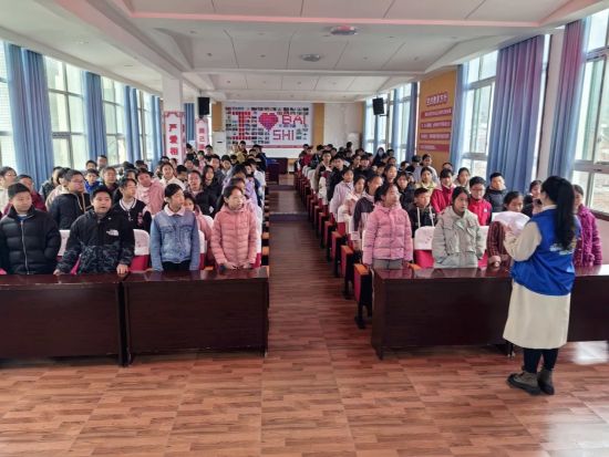 图为禁毒专题宣传教育活动现场。忠县白石镇 供图 图为禁毒专题宣传教育活动现场。忠县白石镇 供图