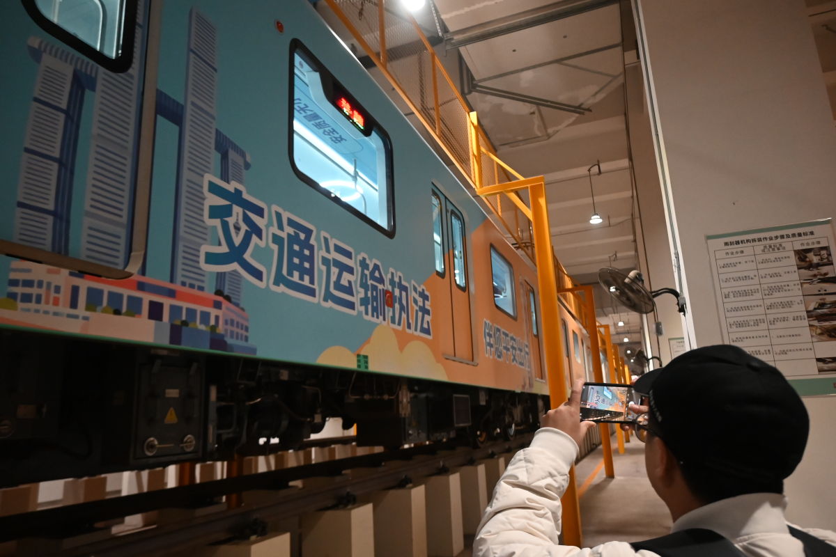 图为列车外观。张旭 摄 图为列车外观。张旭 摄