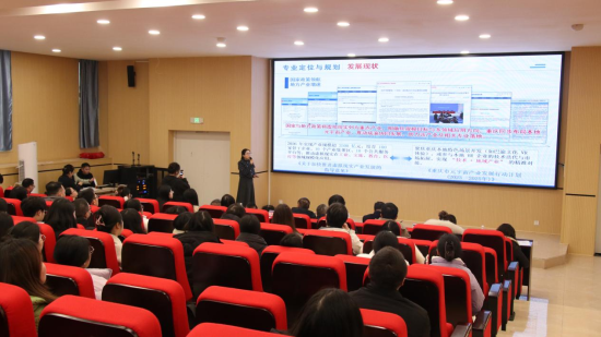 图为学校2025年教师“说专业”比赛决赛现场。重庆数字产业职业技术学院 供图 图为学校2025年教师“说专业”比赛决赛现场。重庆数字产业职业技术学院 供图