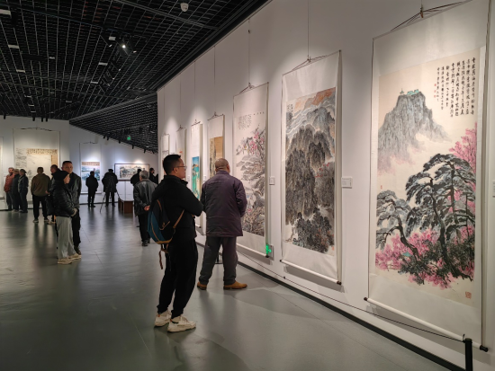图为观展现场。主办方 供图 图为观展现场。主办方 供图