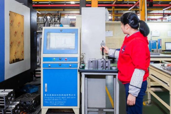 图为某缸盖制造有限公司车间现场。恒丰银行 供图 图为某缸盖制造有限公司车间现场。恒丰银行 供图