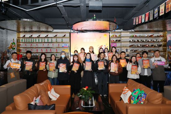 ͼΪ��ֳ������췽��ͼ