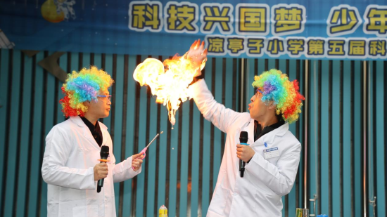 图为科技节现场。合川区凉亭子小学 供图 图为科技节现场。合川区凉亭子小学 供图