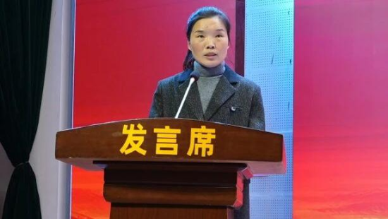 图为酉阳职教中心党委委员、副校长冉华英致辞。酉阳职教中心 供图 图为酉阳职教中心党委委员、副校长冉华英致辞。酉阳职教中心 供图