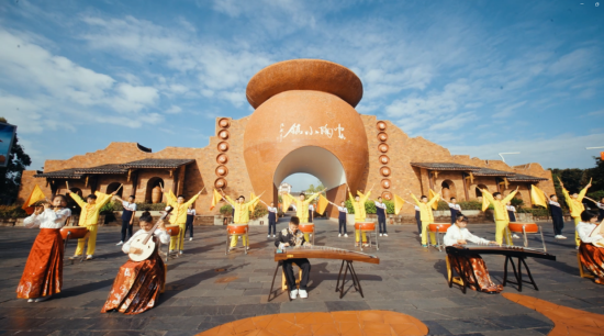 图为元旦献礼活动现场。西南大学附属中学荣昌实验学校 供图 图为元旦献礼活动现场。西南大学附属中学荣昌实验学校 供图