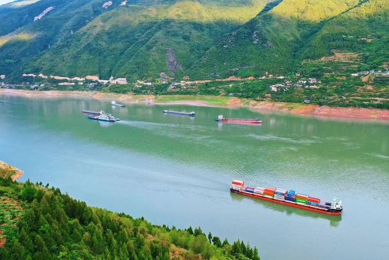 ͼΪ��ɽ������һ����ˮ������ɽ��¬���� ��