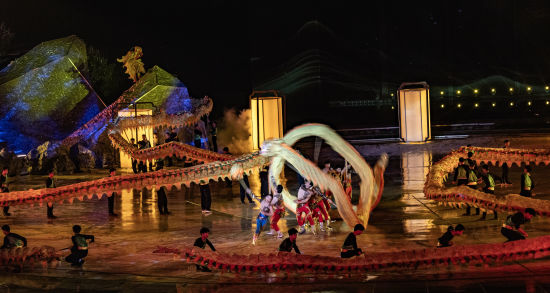 ͼΪ���ͷ���ɽˮʵ���硶׷�Ρ�ͭ�������ݳ��ֳ���ͭ����ί������ ��ͼ