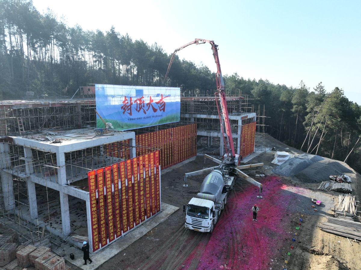 ͼΪ��Ŀ�ⶥ�ֳ������� ��