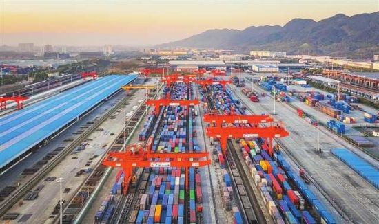 �й����������з��ж��������֧���������������Ŧ԰�����裬���������ˮƽ�������档 ���� ��