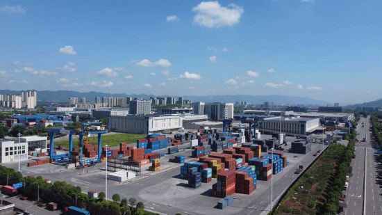 ͼΪ���л���֧��½����ͨ����Ӫ���޹�˾��չ�����������з��� ��ͼ