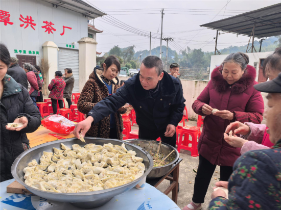 ͼΪԺ�ӻ��ֳ��� ͭ����ί��������ͼ