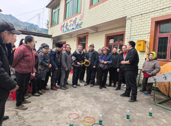 ͼΪԺ�ӻ��ֳ��� ͭ����ί��������ͼ