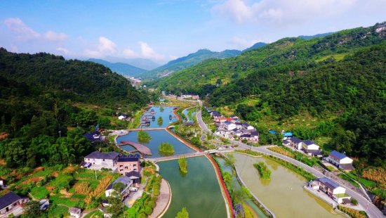 ͼΪ����庽��ͼ������� ��ͼ