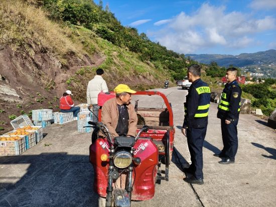 ͼΪ�ۺ�ִ�������Ա������ì����Ƭ��������˫���� ��ͼ