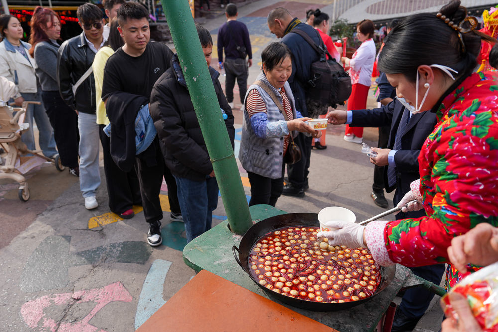 ͼΪ�ο��Ŷ�Ʒ��������Բ������ ������ ��