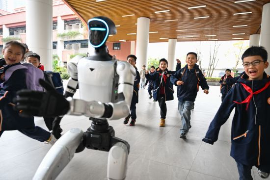 ͼΪ���������ع�Сѧӭ��ѧ�� ����ϲ ��