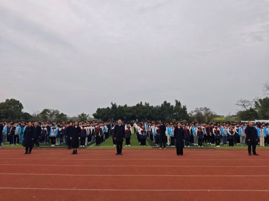 ͼΪ��ѧ�����ֳ����ϴ���Ǯ����ѧ ��ͼ