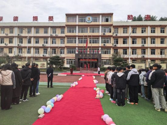 ͼΪ��ѧ�����ֳ����ᶼ������������ѧУ ��ͼ