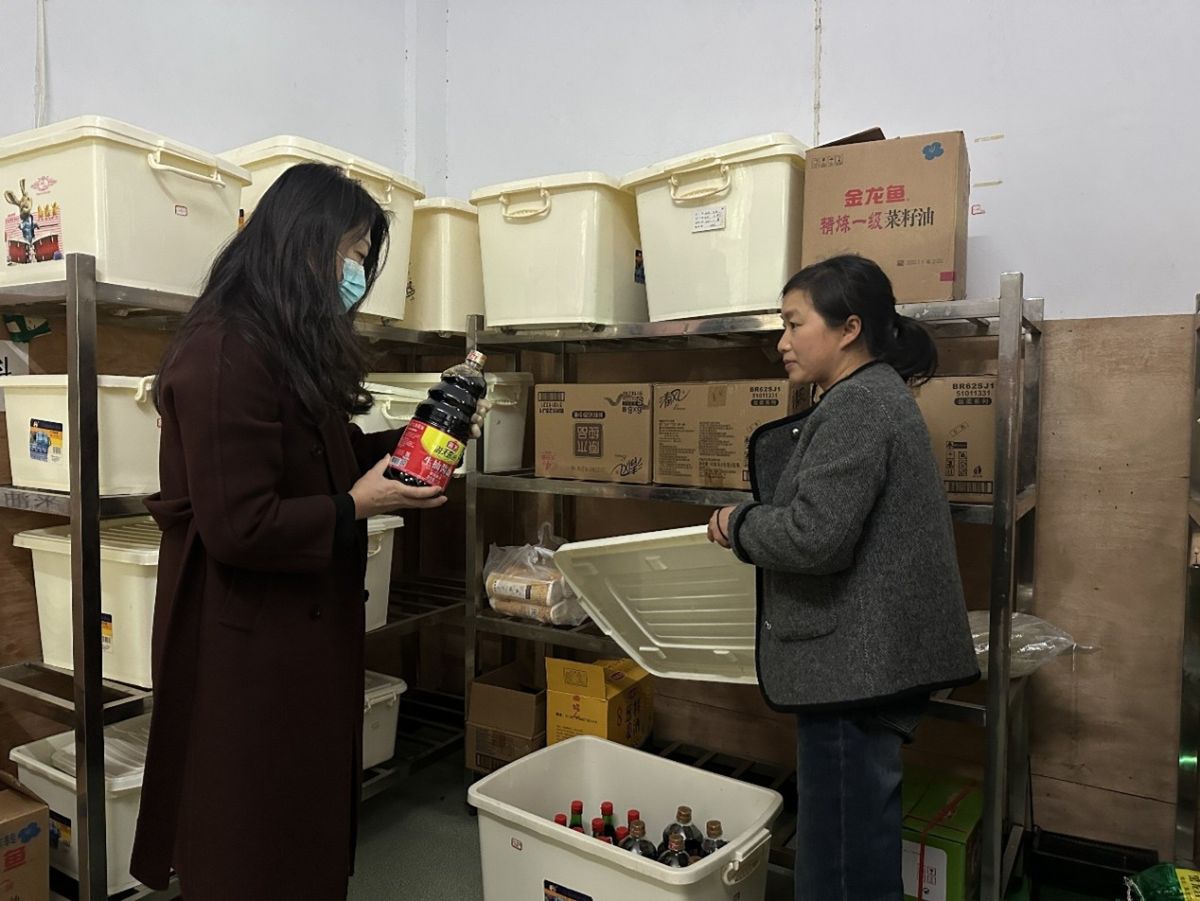 ͼΪ����С����а�ȫ�Ų顣������������ѧУ��ͼ