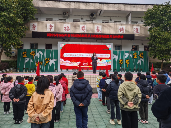 ͼΪ����ѧ�ڶ�ƷԤ��������У԰������ֳ������ذ�ʯ�� ��ͼ