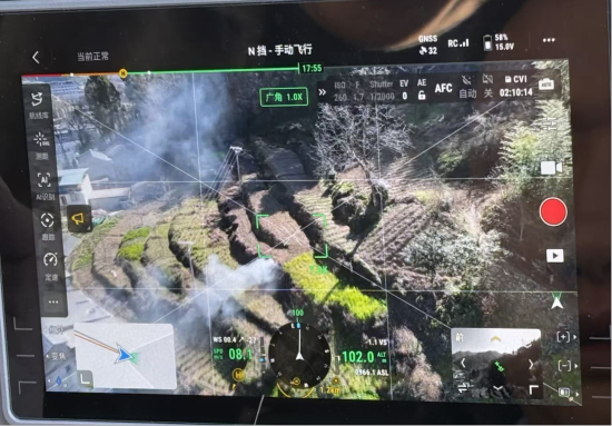 ͼΪ���˻����仭�档�߹���ͼ